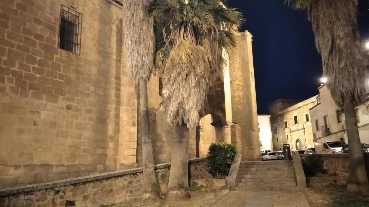 Naturalia: La Casita Con Patio Caces Екстериор снимка
